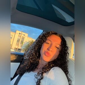 Meet your Posher, Sibel